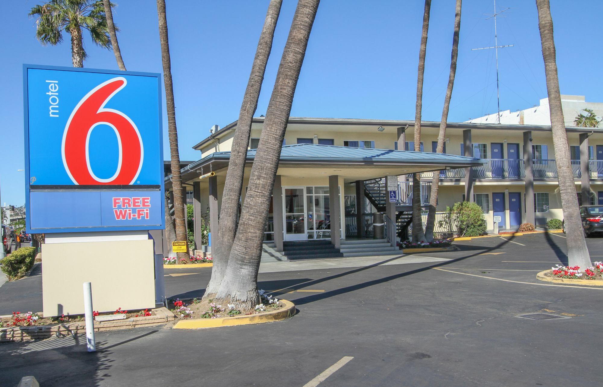 Motel 6 San Diego, Ca Airport Harbor Екстер'єр фото