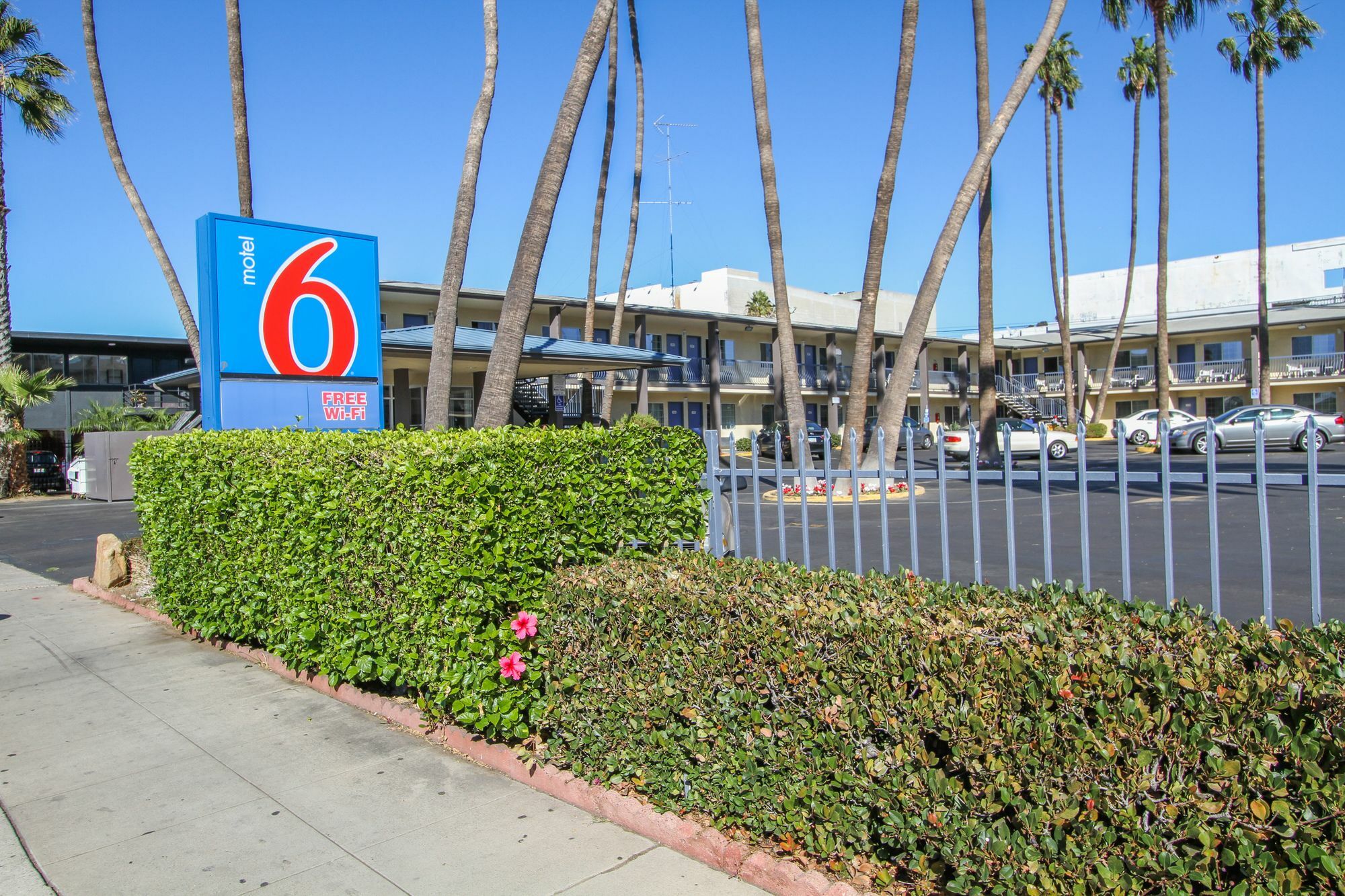 Motel 6 San Diego, Ca Airport Harbor Екстер'єр фото